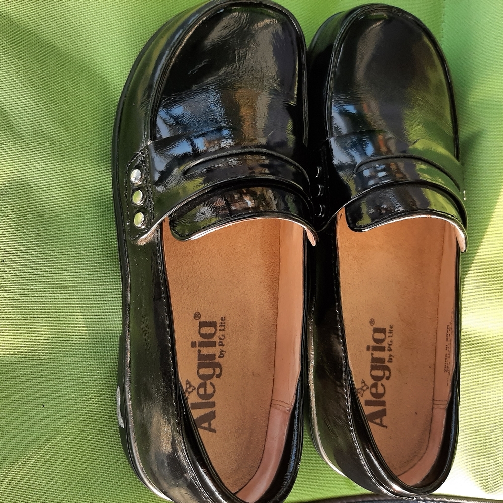 Alegria size 6 Black Loafers